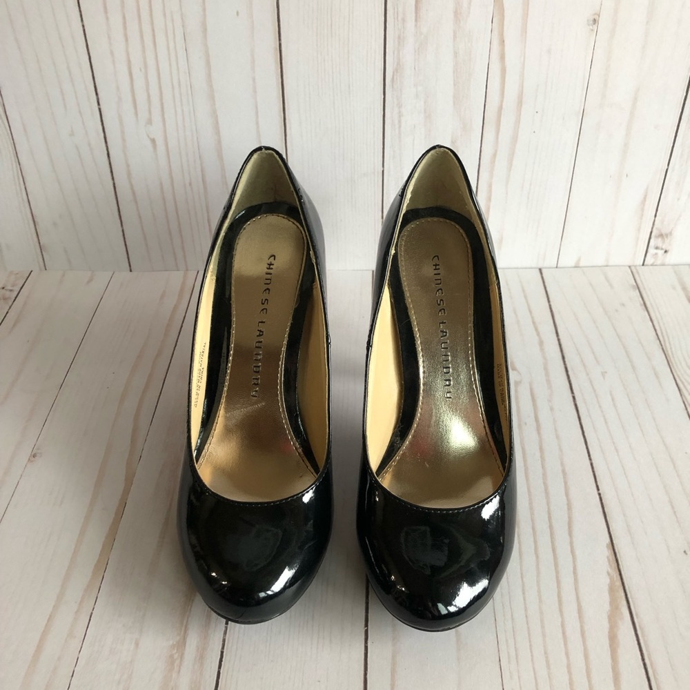 Chinese Laundry Z-New Alerts Black Patent Pumps - Picture 2 of 8